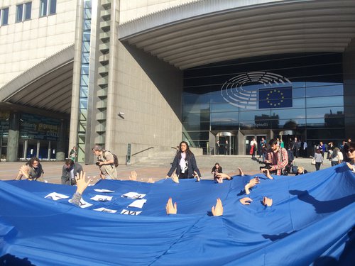 Aktion zur gescheiterten Flüchtlingspolitik der EU vorm Parlamentsgebäude in Brüssel